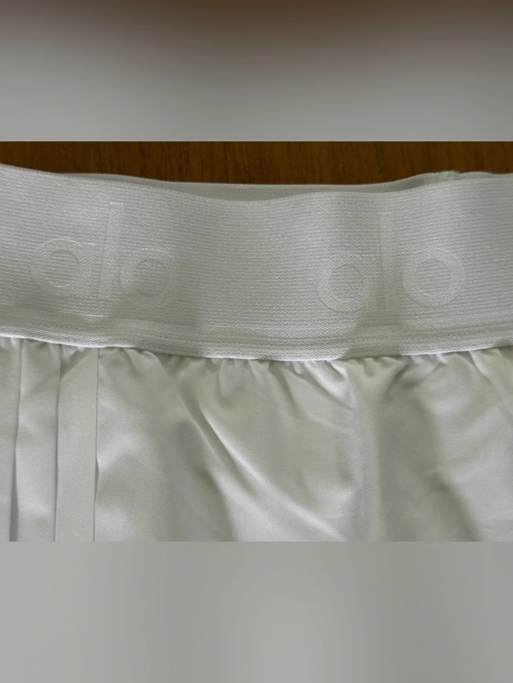 Alo Yoga Grand Slam Tennis Skirt XS White Pleated Athletic Skort Built In Shorts